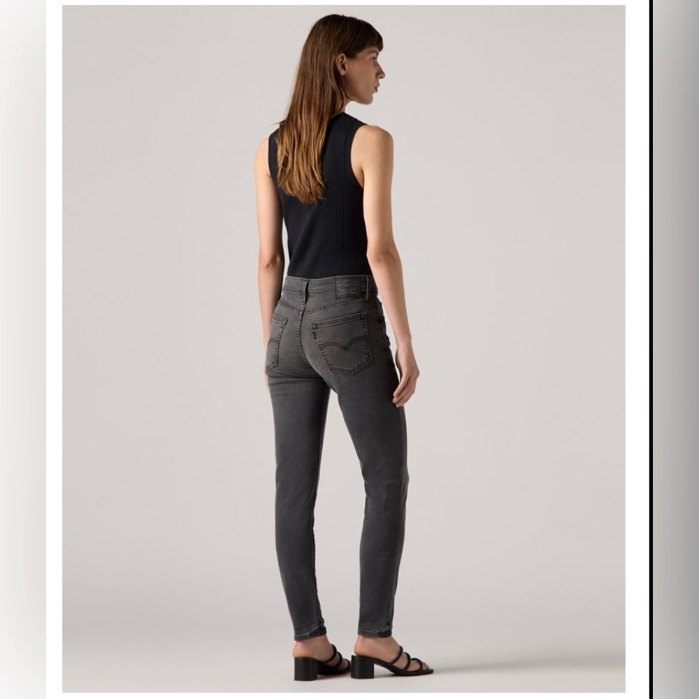 Levi’s 721 High Rise Skinny 🐦⬛ - Picture 4 of 8